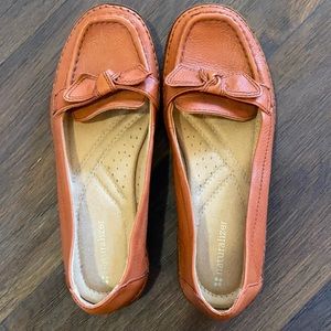 Women’s Naturalizer 6.5 “Levity” shoe with bow